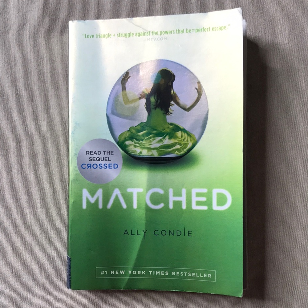 🌈2/$8  Matched / Book #2 in the  Crossed Series